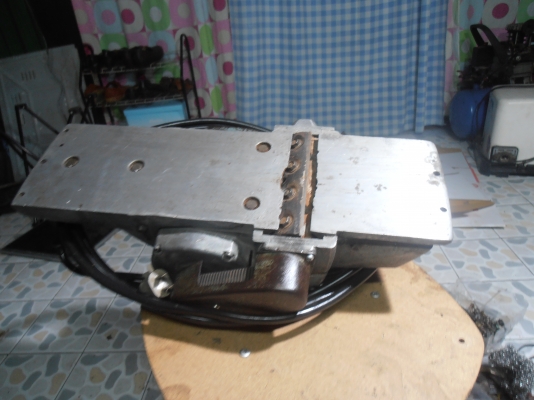 กบไฟฟ้า makita 5 นิ้ว ผลิตจากญี่ปุ่นแท้ เก่าเก็บ กบไฟฟ้า makita 5 นิ้ว ผลิตจากญี่ปุ่นแท้ เก่าเก็บ