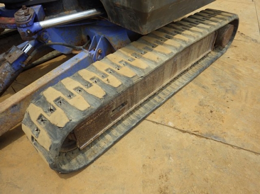 ขายแทรคยาง ใช้กับ รถขุด MITSUBISHI MM35B นำเข้าจากญี่ปุ่น ติดต่อ 081-2990958/089-8368497 (เจ้าของขายเอง)