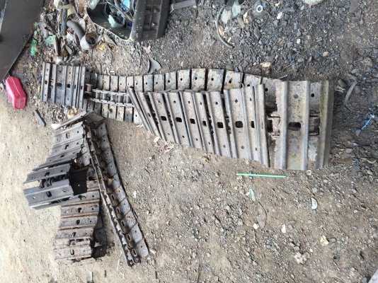 ด่วน.<แทรคเหล็กเก่านอกแท้ติดรถ>สภาพ80\%ขนาดPC-30 (ราคาคู่ละ 15,000)ติดต่อ 085-5632278 (ราคาห้ามต่อขนย้ายเอง)