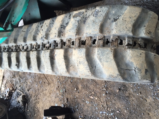 <แทรคยางเก่านอกแท้ติดรถ>สภาพ90\% ใส่ KOMATSU PC-20 (ราคาคู่ละ 17,000 ) ติดต่อ 085-5632278 (ห้ามต่อขนย้ายเอง) <แทรคยางเก่านอกแท้ติดรถ>สภาพ90\% ใส่ KOMATSU PC-20 (ราคาคู่ละ 17,000 ) ติดต่อ 085-5632278 (ห้ามต่อขนย้ายเอง)