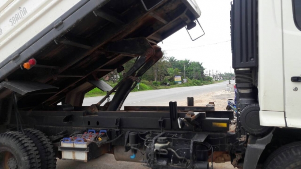 ขายรถบรรทุก 6 ล้อดัมพ์ HINO FC9J 175 แรงม้าปี 2556 ไมล์ 65000 กม.ราคา 1000000