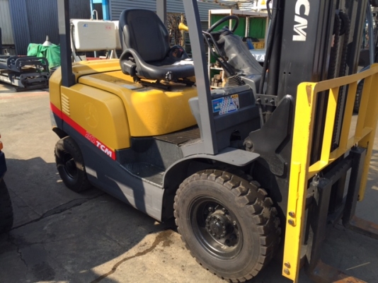 ขายรถโฟลคลิฟท์ ( รุ่นใหม่  ) ใส่เวท 2.5 ตัน  TCM FD25T3 ,เสา ยกสูง 5.4 เมตร , AUTO,  ดีเซล  ,  (รับประกัน 3 เดือน )  รถใช้งานมาน้อย 2 พันกว่าชั่วโมง  รถนอกแท้นำเข้าจากญี่ปุ่น 100\% ใส่เวท 2.5