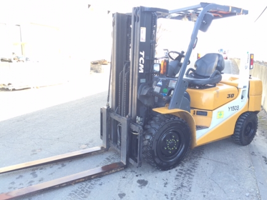 ขายรถโฟลคลิฟท์ รุ่นใหม่ TCM FG30T6 , AUTO ,  (รับประกัน 6 เดือน )  เสา 3 ท่อน FULL FEE ยกสูง 4 เมตร ,  รถนอกแท้นำเข้าจากญี่ปุ่น 100\%