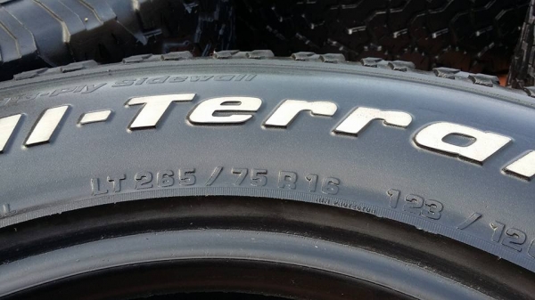 ขายยาง BF 265/75/16 จำนวน 1 ชุด ขายยาง BF 265/75/16 จำนวน 1 ชุด