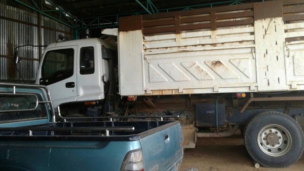 ขายรถพ่วงดัมพ์ ISUZU DEGA เครื่อง 270 แรง ปี 43 เกียร์อิตั้น ลูก 3 เพลายัด ขายรถพ่วงดัมพ์ ISUZU DEGA เครื่อง 270 แรง ปี 43 เกียร์อิตั้น ลูก 3 เพลายัด