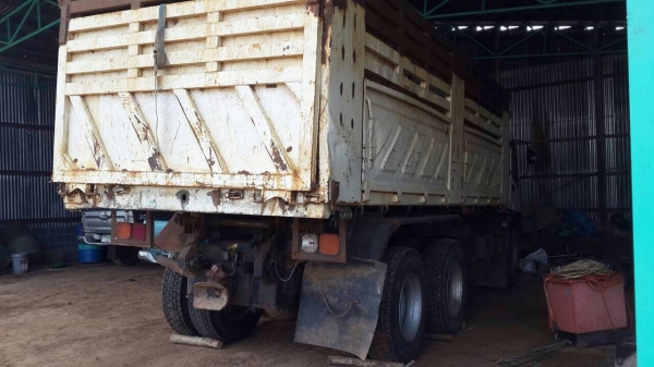 ขายรถพ่วงดัมพ์ ISUZU DEGA เครื่อง 270 แรง ปี 43 เกียร์อิตั้น ลูก 3 เพลายัด ขายรถพ่วงดัมพ์ ISUZU DEGA เครื่อง 270 แรง ปี 43 เกียร์อิตั้น ลูก 3 เพลายัด