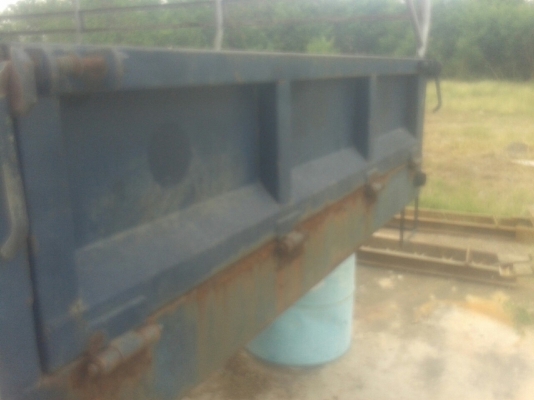 กะบะเหล็ก  กว้าง-2.00 เมตร   ยาว-4.20 เมตร   สูง-0.40 เมตร   หลังคาสูง -1.85 เมตร