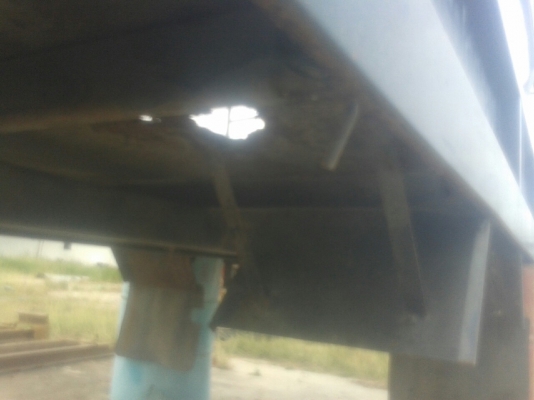 กะบะเหล็ก  กว้าง-2.00 เมตร   ยาว-4.20 เมตร   สูง-0.40 เมตร   หลังคาสูง -1.85 เมตร