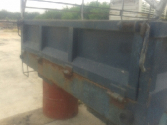 กะบะเหล็ก  กว้าง-2.00 เมตร   ยาว-4.20 เมตร   สูง-0.40 เมตร   หลังคาสูง -1.85 เมตร