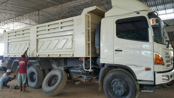 10ล้อ2เพลาดั้ม HINO MEGA Sires 500 FM8J-251แรง (ZF) ยูโร3 ปี56 (แม่เดี่ยว) กระบะดัั้มเหล็กสามมิตรฯลอนเฉียง รถเดิมบาง เล่มทะเบียนครบ **ขาย HINO MEGA S-500 FM8J 251แรง EURO-3 10ล้อ2เพลาดั้มเหล็ก SMM-สามมิตรฯ สวย/เดิม/บาง พร้อมใช้งาน