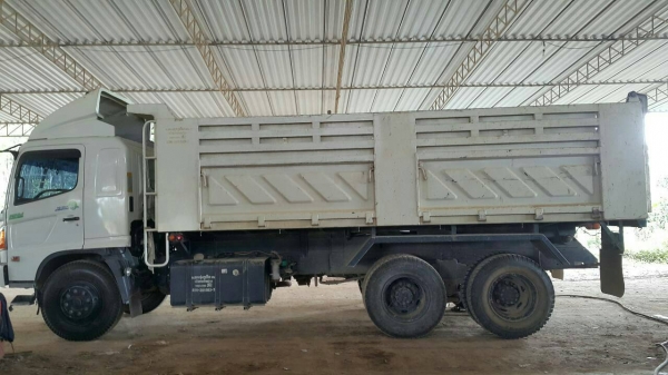 10ล้อ2เพลาดั้ม HINO MEGA Sires 500 FM8J-251แรง (ZF) ยูโร3 ปี56 (แม่เดี่ยว) กระบะดัั้มเหล็กสามมิตรฯลอนเฉียง รถเดิมบาง เล่มทะเบียนครบ **ขาย HINO MEGA S-500 FM8J 251แรง EURO-3 10ล้อ2เพลาดั้มเหล็ก SMM-สามมิตรฯ สวย/เดิม/บาง พร้อมใช้งาน