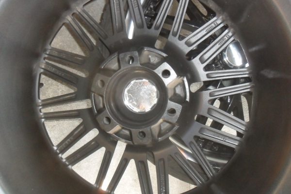 ล้อแม็ก20นิ้ว6รุ พร้อมยาง สวยๆ 4 ล้อ ราคา 9900 บาท