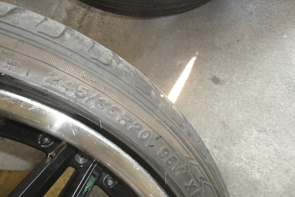 ล้อแม็ก20นิ้ว6รุ พร้อมยาง สวยๆ 4 ล้อ ราคา 9900 บาท