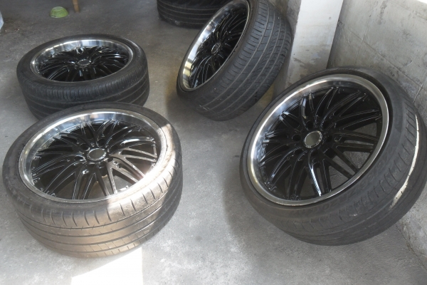 ล้อแม็ก20นิ้ว6รู พร้อมยาง สวยๆ 4 ล้อ ราคา 9900 บาท
