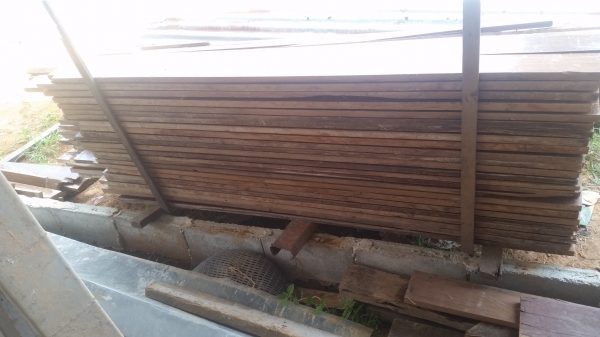 ขายไม้สักเก่าหน้า4"หนา1"เต็มมีประมาณ50ตรม. ขายไม้สักเก่าหน้า4"หนา1"เต็มมีประมาณ50ตรม.