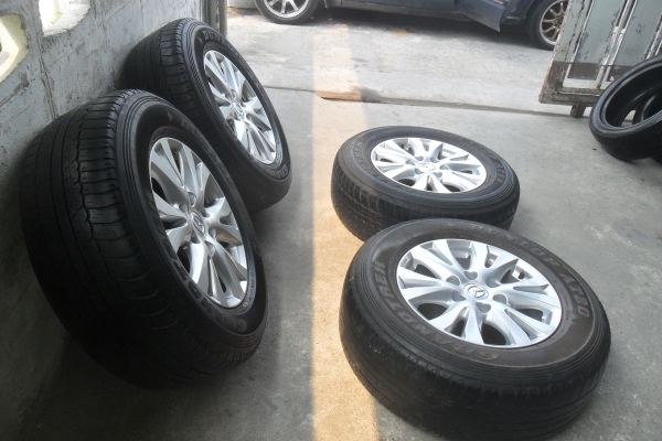 ล้อแม็ก17นิ้ว6รุ มาสด้า พร้อมยาง สวยๆ 4 ล้อ ราคา 7900 บาท