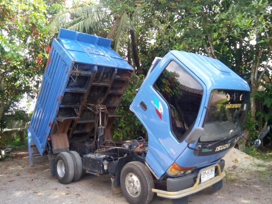 6 ล้อดั้มอีซูสุ  100  แรงม้า (รถห้างแท้เดิม) ปี45พร้อมใช้งาน เล่มติดมือ...