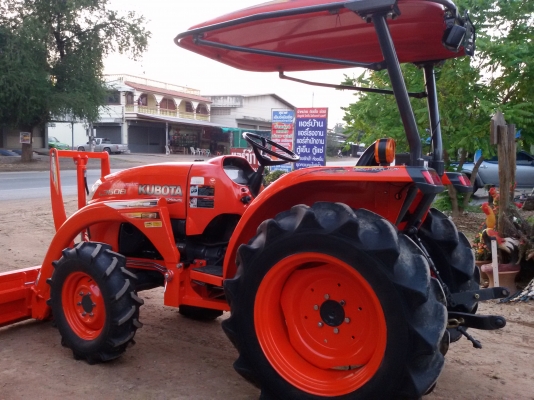 ปัญญาแทรคเตอร์..จัดมาให้ครับ ด่วน!!!คูโบต้า L3608 พร้อมใบมีดคานบนตราช้าง SD160