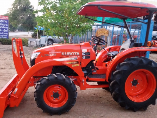 ปัญญาแทรคเตอร์..จัดมาให้ครับ ด่วน!!!คูโบต้า L3608 พร้อมใบมีดคานบนตราช้าง SD160