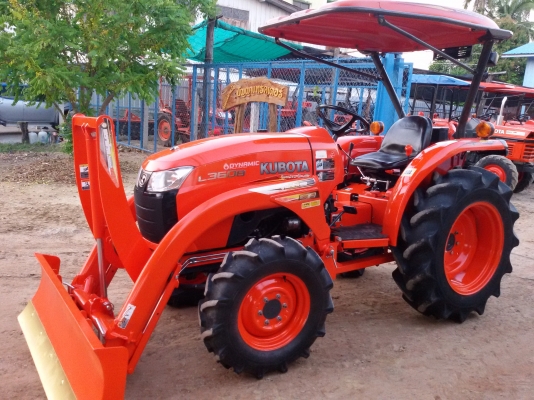 ปัญญาแทรคเตอร์..จัดมาให้ครับ ด่วน!!!คูโบต้า L3608 พร้อมใบมีดคานบนตราช้าง SD160