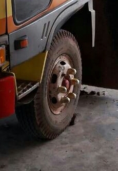 หกล้อ ฮีโน่ FD185แอร์ พ.เวอร์ ทิฟฟี ช่วงล่างใหญ่ ดั้ม5คิว สภาพดีสวยเดิมๆพร้อมใช้ ทะเบียนพร้อมโอน