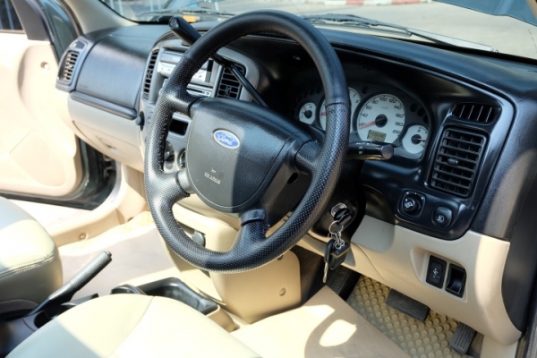 FORD ESCAPE 2.3 4x4 สีเขียว ตัวTOPสุด FORD ESCAPE 2.3 4x4 สีเขียว ตัวTOPสุด