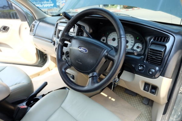 FORD ESCAPE 2.3 4x4 สีเขียว ตัวTOPสุด FORD ESCAPE 2.3 4x4 สีเขียว ตัวTOPสุด