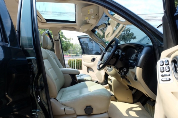 FORD ESCAPE 2.3 4x4 สีเขียว ตัวTOPสุด FORD ESCAPE 2.3 4x4 สีเขียว ตัวTOPสุด