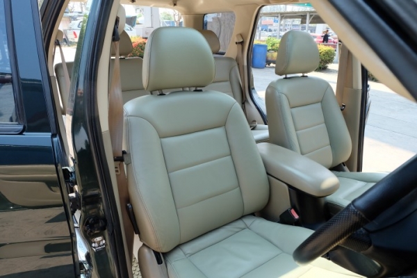 FORD ESCAPE 2.3 4x4 สีเขียว ตัวTOPสุด FORD ESCAPE 2.3 4x4 สีเขียว ตัวTOPสุด