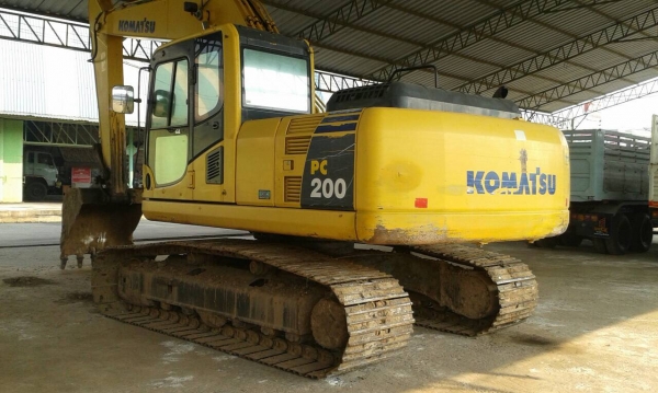 ขายKOMATSU 200-8. สภาพสวย  พร้อมใช้. ทำงานหมื่นกว่าๆๆ ชม