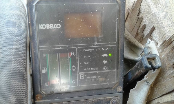 **880,000 บ.ต่อรอง/// แบคโฮ KOBELCO MARK-3 SK200 เก๋งเทาแท้ ไฟฟ้าครบ มีเล่มทะเบียน เดิมมบาง มือเดียวป้ายแดงจาก อริยะฯ **ขาย KOBELCO SK200 MARK  เก๋งเทาแท้ สภาพดี เดิมบาง ไฟครบ มีเล่มทะเบียน พร้อมใช้งาน HYD.EXCAVATOR KOBELCO MARK-3 SK200 S/N.YN-17xxx เก๋งเ