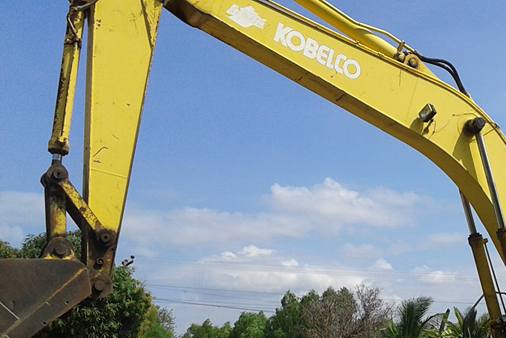 **880,000 บ.ต่อรอง/// แบคโฮ KOBELCO MARK-3 SK200 เก๋งเทาแท้ ไฟฟ้าครบ มีเล่มทะเบียน เดิมมบาง มือเดียวป้ายแดงจาก อริยะฯ **ขาย KOBELCO SK200 MARK  เก๋งเทาแท้ สภาพดี เดิมบาง ไฟครบ มีเล่มทะเบียน พร้อมใช้งาน HYD.EXCAVATOR KOBELCO MARK-3 SK200 S/N.YN-17xxx เก๋งเ