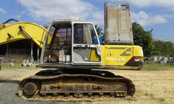 **880,000 บ.ต่อรอง/// แบคโฮ KOBELCO MARK-3 SK200 เก๋งเทาแท้ ไฟฟ้าครบ มีเล่มทะเบียน เดิมมบาง มือเดียวป้ายแดงจาก อริยะฯ **ขาย KOBELCO SK200 MARK  เก๋งเทาแท้ สภาพดี เดิมบาง ไฟครบ มีเล่มทะเบียน พร้อมใช้งาน HYD.EXCAVATOR KOBELCO MARK-3 SK200 S/N.YN-17xxx เก๋งเ