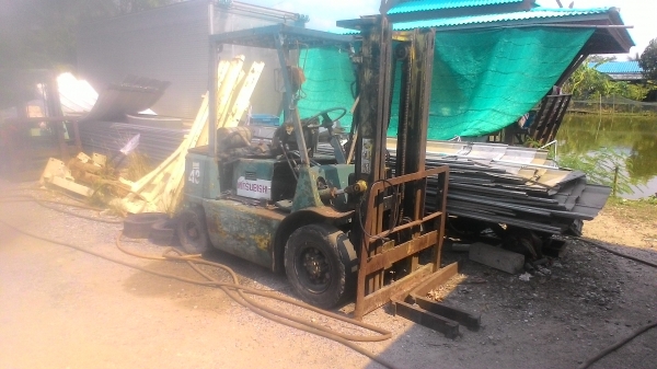 ฝากขาย โฟค์ลิฟท์ มือสอง Mitsubishi รถจอดทิ้งไว้นานแล้ว ยกได้ 2.5ตัน