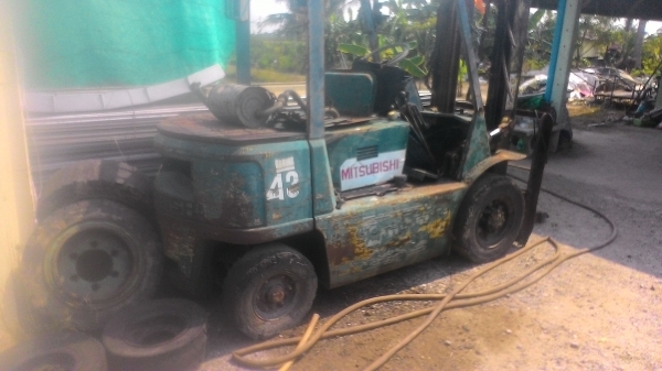 ฝากขาย โฟค์ลิฟท์ มือสอง Mitsubishi รถจอดทิ้งไว้นานแล้ว ยกได้ 2.5ตัน