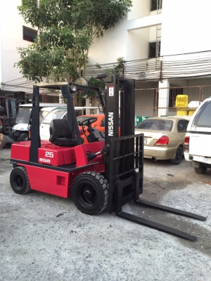 ขายรถยกโฟร์คลิฟท์ยี่ห้อ NISSAN 2.5 ตัน  ดีเซล
