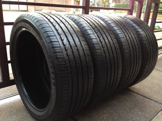 ยาง Goodyear 215 45 17 สิ้นปี14 เนื้อนิ่มๆ ดอกเต็ม ไม่มีปะ ใช้กันยาว ราคาไม่แพง