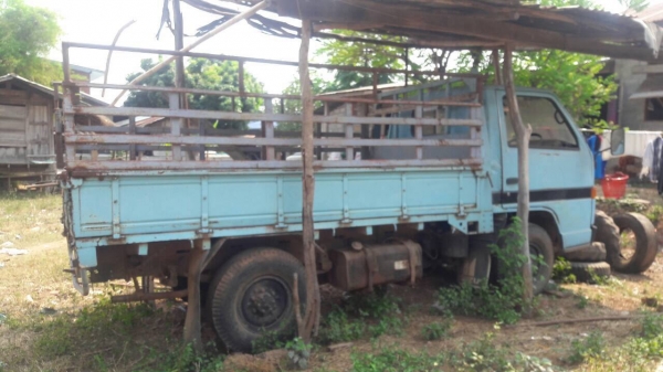 ขาย รถบรรทุก 4 ล้อ ISUZU NKR55E จดทะเบียนปี 43 เครื่อง 4JB1 88 แรงม้า คัสซีสวยตลอดเส้น เกียร์ยาว ดั้มหัวได้ ทะเบียนครบพร้อมโอน