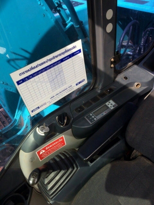 KOBELCO MARK 8 SUPER YN12 รถสวยพร้อมทำงานได้เลยครับ ใช้งาน 8,400 ชม. ภายในเก๋งสะอาดสวยครบพร้อม แอร์เย็น ภายนอกบอดี้สวยสุดๆครับ บูมอาร์มไม่มีปะ เครื่องยนต์แน่นแรงดีทำงานเร็ว ช่วงล่างเอวแน่น โรลเลอร์ใบแทรกสภาพดีโดยรวมประมาณ 80\% พร้อมใช้งาน เอกสารเล่มทะเบียน