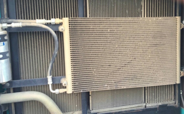 KOBELCO MARK 8 SUPER YN12 รถสวยพร้อมทำงานได้เลยครับ ใช้งาน 8,400 ชม. ภายในเก๋งสะอาดสวยครบพร้อม แอร์เย็น ภายนอกบอดี้สวยสุดๆครับ บูมอาร์มไม่มีปะ เครื่องยนต์แน่นแรงดีทำงานเร็ว ช่วงล่างเอวแน่น โรลเลอร์ใบแทรกสภาพดีโดยรวมประมาณ 80\% พร้อมใช้งาน เอกสารเล่มทะเบียน