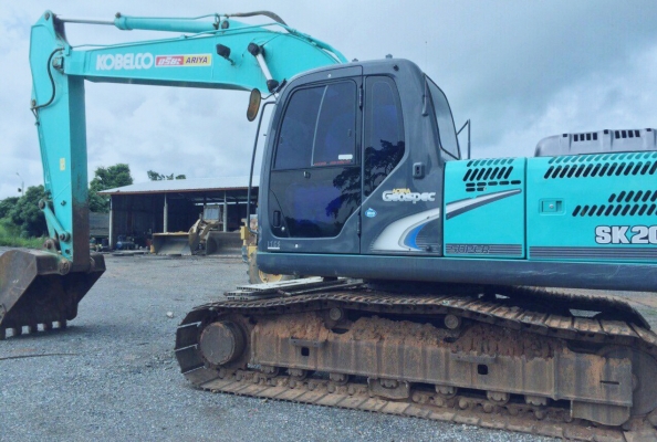 KOBELCO MARK 8 SUPER YN12 รถสวยพร้อมทำงานได้เลยครับ ใช้งาน 8,400 ชม. ภายในเก๋งสะอาดสวยครบพร้อม แอร์เย็น ภายนอกบอดี้สวยสุดๆครับ บูมอาร์มไม่มีปะ เครื่องยนต์แน่นแรงดีทำงานเร็ว ช่วงล่างเอวแน่น โรลเลอร์ใบแทรกสภาพดีโดยรวมประมาณ 80\% พร้อมใช้งาน เอกสารเล่มทะเบียน