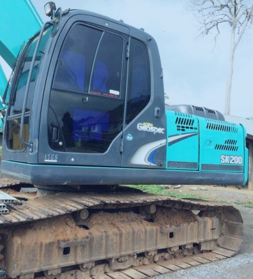 KOBELCO MARK 8 SUPER YN12 รถสวยพร้อมทำงานได้เลยครับ ใช้งาน 8,400 ชม. ภายในเก๋งสะอาดสวยครบพร้อม แอร์เย็น ภายนอกบอดี้สวยสุดๆครับ บูมอาร์มไม่มีปะ เครื่องยนต์แน่นแรงดีทำงานเร็ว ช่วงล่างเอวแน่น โรลเลอร์ใบแทรกสภาพดีโดยรวมประมาณ 80\% พร้อมใช้งาน เอกสารเล่มทะเบียน