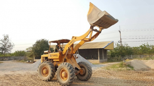 ขาย รถตัก KOMATSU JH30 สภาพพร้อมใช้งาน ยางเต็มทั้ง 4 เส้น