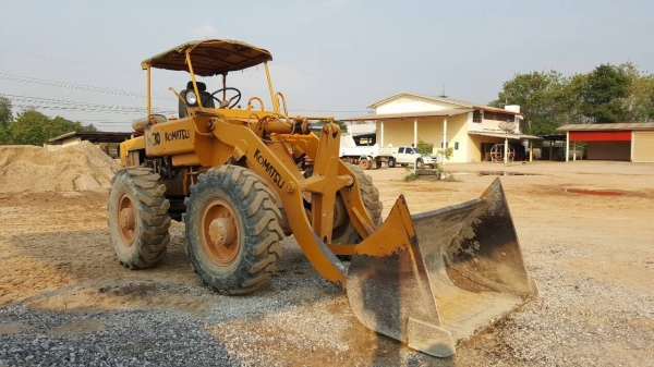 ขาย รถตัก KOMATSU JH30 สภาพพร้อมใช้งาน ยางเต็มทั้ง 4 เส้น