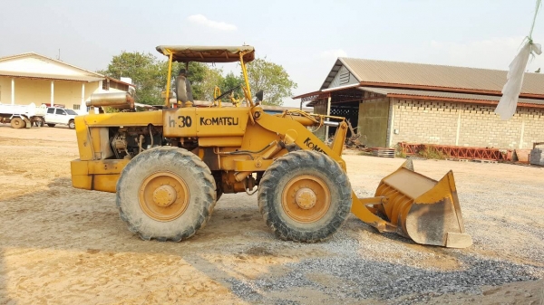 ขาย รถตัก KOMATSU JH30 สภาพพร้อมใช้งาน ยางเต็มทั้ง 4 เส้น