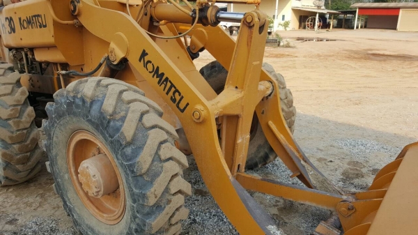 ขาย รถตัก KOMATSU JH30 สภาพพร้อมใช้งาน ยางเต็มทั้ง 4 เส้น