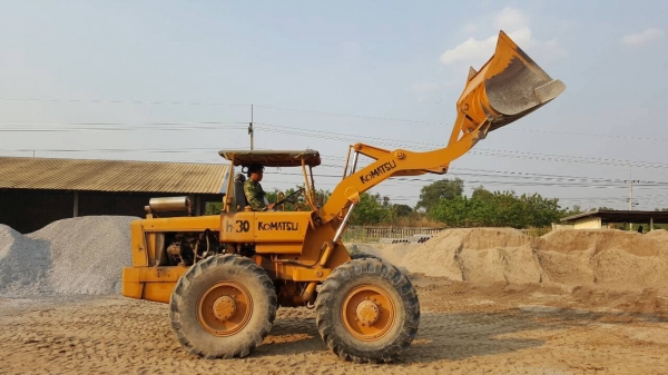 ขาย รถตัก KOMATSU JH30 สภาพพร้อมใช้งาน ยางเต็มทั้ง 4 เส้น