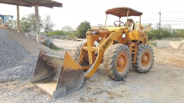 ขาย รถตัก KOMATSU JH30 สภาพพร้อมใช้งาน ยางเต็มทั้ง 4 เส้น