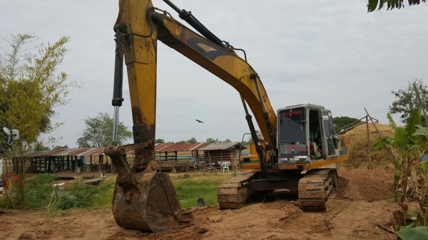 ขายรถขุดแบ็คโค kobelco 200มาร์คทรู เอวดี ปั๊มฟิตใหม่ ทำงานดีไม่โหลด ปั๊มk3v สภาพพร้อมลงงาน