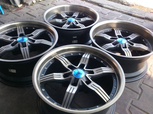 ขายแม็กใหม่ 6รู 139.7 กว้าง 8นิ้ว ขอบ17 หน้าตื้นหลังลึก จำนวน 4 วง